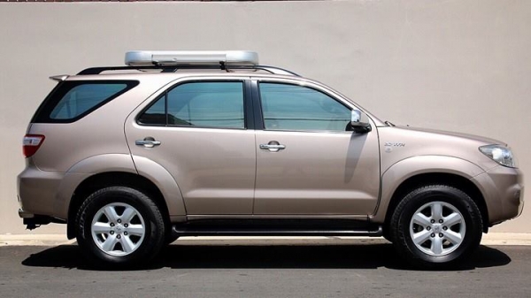 ขายด่วน TOYOTA FORTUNER 2.7V ปี2009 สีทอง เกียร์AUTO