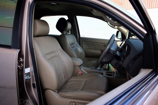 ขายด่วน TOYOTA FORTUNER 2.7V ปี2009 สีทอง เกียร์AUTO