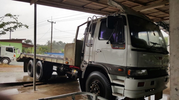 รถฮีโน่ 10 ล้อ ท้ายลาด FM3H  195 แรงม้า. ปี 39    สนใจติดต่อ   081 - 6079515