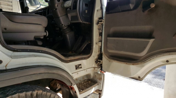 รถฮีโน่ 10 ล้อ ท้ายลาด FM3H  195 แรงม้า. ปี 39    สนใจติดต่อ   081 - 6079515