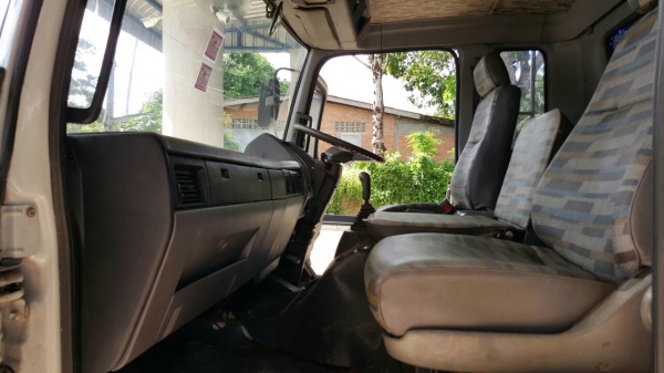 รถฮีโน่ 10 ล้อ ท้ายลาด FM3H  195 แรงม้า. ปี 39    สนใจติดต่อ   081 - 6079515