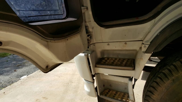 รถฮีโน่ 10 ล้อ ท้ายลาด FM3H  195 แรงม้า. ปี 39    สนใจติดต่อ   081 - 6079515