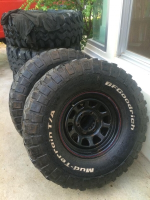 ขายยางbf 315/75/16. ปี08.