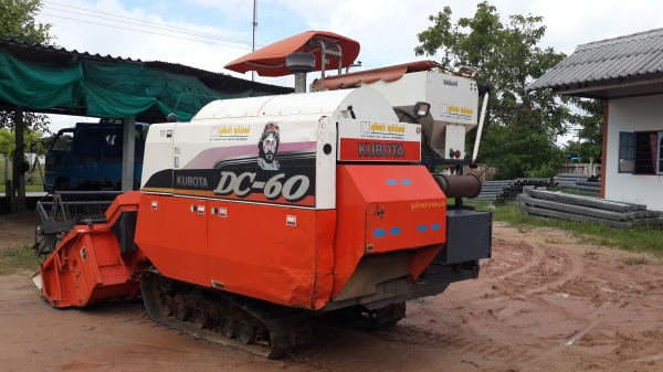 ขายรถเกี่ยวข้าว คูโบต้า รุ่น DC 60 ปี 2552 ขายรถเกี่ยวข้าว คูโบต้า รุ่น DC 60 ปี 2552