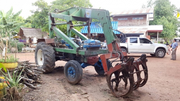 ขายรถไถฟอร์ด 6600 เสื้อลาย ติดคีบสามารถ เอกสารเล่มทะเบียนครบ ยางไม่ค่อยสวย กับมือคีบต้องได้ซ่อมนะครับ ขายรถไถฟอร์ด 6600 เสื้อลาย ติดคีบสามารถ เอกสารเล่มทะเบียนครบ ยางไม่ค่อยสวย กับมือคีบต้องได้ซ่อมนะครับ