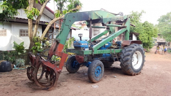 ขายรถไถฟอร์ด 6600 เสื้อลาย ติดคีบสามารถ เอกสารเล่มทะเบียนครบ ยางไม่ค่อยสวย กับมือคีบต้องได้ซ่อมนะครับ