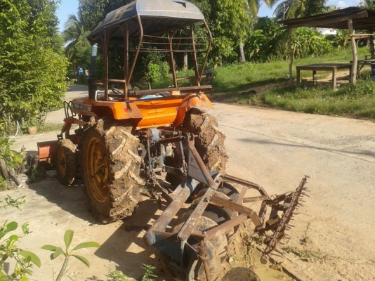 รถไถ่ 24แรง เพลาเดียว เครื่องดี มัดันหน้าพาลหลังสวย รถไถ่ 24แรง เพลาเดียว เครื่องดี มัดันหน้าพาลหลังสวย