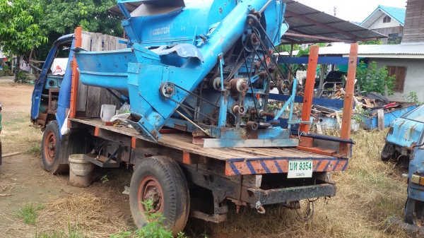 ขายรถ 4 ล้อเอล 74 พร้อมเครื่องนวดข้าว 5 ฟุต