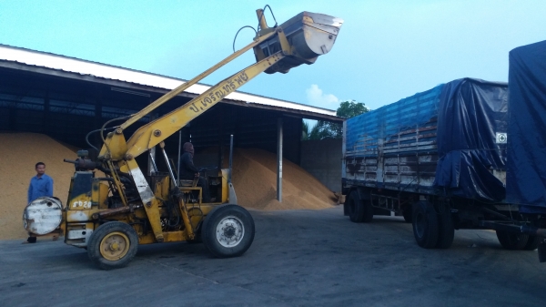 ขายรถตักสภาพดีครับkomasu sd20 ต่อแขนแล้ว ปากตักใหญ่ ขายรถตักสภาพดีครับkomasu sd20 ต่อแขนแล้ว ปากตักใหญ่