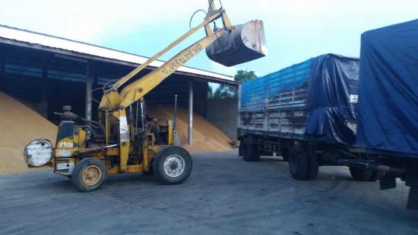 ขายรถตักสภาพดีครับkomasu sd20 ต่อแขนแล้ว ปากตักใหญ่ ขายรถตักสภาพดีครับkomasu sd20 ต่อแขนแล้ว ปากตักใหญ่