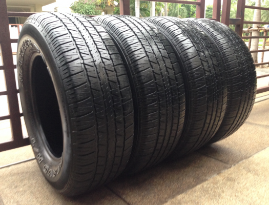 ยาง Maxxis 265 65 17 ปลายปี12 ดอกเต็มๆ ใช้กันยาว