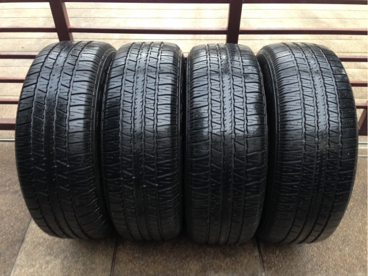 ยาง Maxxis 265 65 17 ปลายปี12 ดอกเต็มๆ ใช้กันยาว