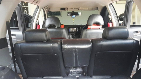 เบาะเสริมกลางแถวสอง สำหรับ Toyota Wish