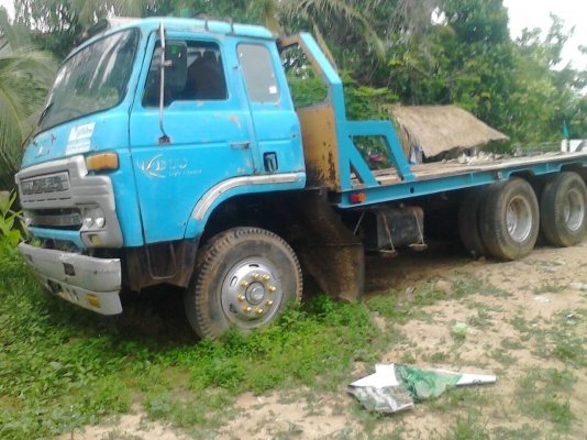 ขายเทเลอร์ nissan  ud  1 เพลา