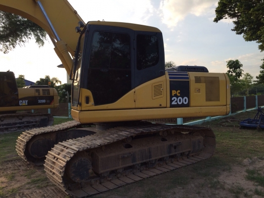 ขาย Komatsu Pc200 รุ่น 7 ราคา 1,690,000 บาท พร้อมใช้งาน