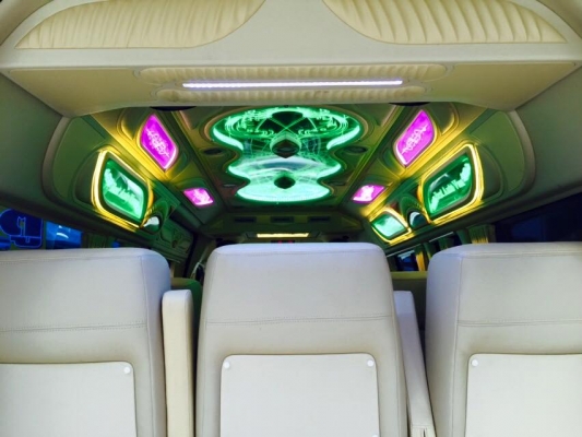 ขายด่วนๆ. รถตู้TOYOTA COMMUTER. ตู้ D4D  2500  CC   MT 2008  วีไอพี ราคา 749,000 บาทค่ะ. โทร 0922726669 ตันหยงค่ะ