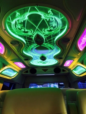 ขายด่วนๆ. รถตู้TOYOTA COMMUTER. ตู้ D4D  2500  CC   MT 2008  วีไอพี ราคา 749,000 บาทค่ะ. โทร 0922726669 ตันหยงค่ะ