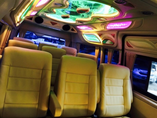 ขายด่วนๆ. รถตู้TOYOTA COMMUTER. ตู้ D4D  2500  CC   MT 2008  วีไอพี ราคา 749,000 บาทค่ะ. โทร 0922726669 ตันหยงค่ะ