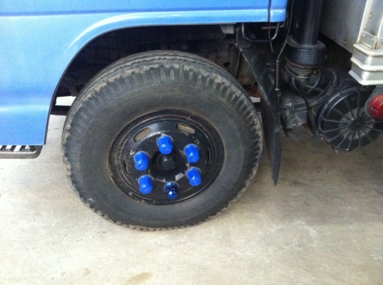 ขายด่วน!! รถตู้บรรทุก 6 ล้อ 2 เพลา สภาพดี