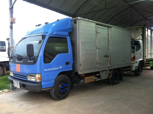 ขายด่วน!! รถตู้บรรทุก 6 ล้อ 2 เพลา สภาพดี