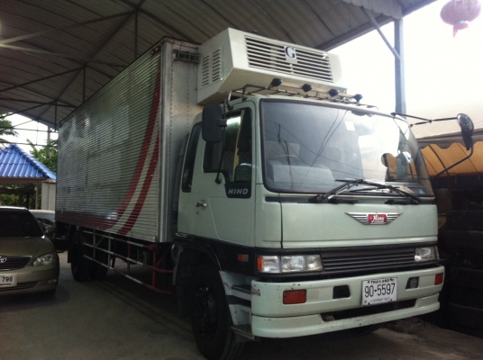 ขายด่วน!! รถตู้บรรทุก 6 ล้อ ตู้ทำความเย็น ตู้เปิดข้าง เปิดหลัง สภาพดี พร้อมใช้งาน