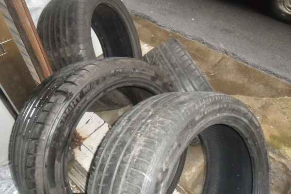 ยาง 275/40R19 สวยๆ 4 เส้น ราคา 2800 บาท