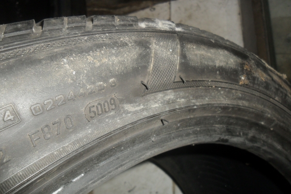 ยาง 275/40R19 สวยๆ 4 เส้น ราคา 2800 บาท