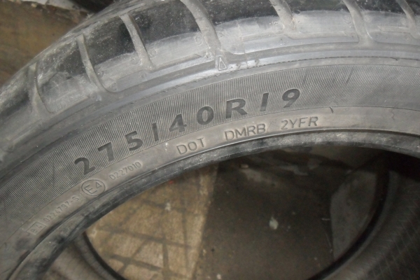 ยาง 275/40R19 สวยๆ 4 เส้น ราคา 2800 บาท