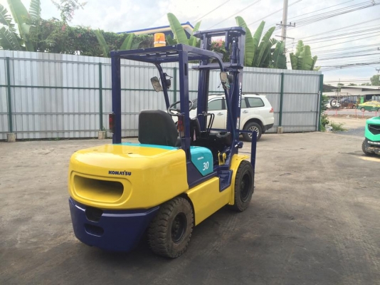 ขายโฟล์คลิฟ KOMATSUรุ่น 12 ยกได้ 3 ตัน 4 เมตร เครื่องISUZU C240 เกียร์ออโต้ 250,000 บาท 094-4267888 จะเด็ด