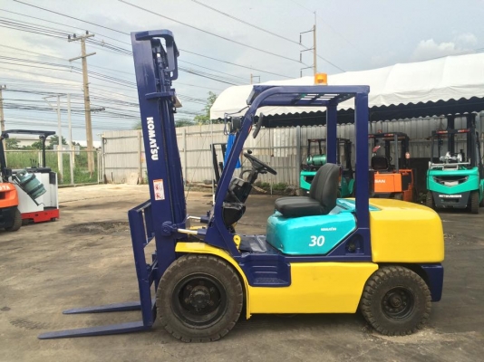 ขายโฟล์คลิฟ KOMATSUรุ่น 12 ยกได้ 3 ตัน 4 เมตร เครื่องISUZU C240 เกียร์ออโต้ 250,000 บาท 094-4267888 จะเด็ด