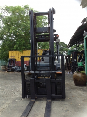 +++ ขายโฟล์คลิฟท์  KOMATSU FD30-16  รุ่น  16  (รถสภาพดี  รับประกัน)  ขนาด  3  ตัน  เครื่องยนต์ดีเซล  เสา  4  เมตร  เกียร์ออโตเมติค  งา 1,070  มม.  ยางตันครับ