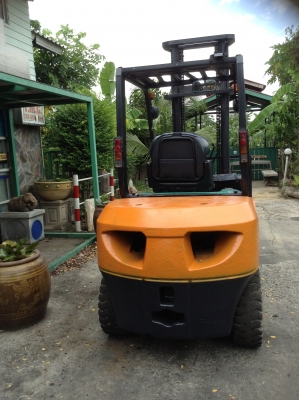 +++ ขายโฟล์คลิฟท์  KOMATSU FD30-16  รุ่น  16  (รถสภาพดี  รับประกัน)  ขนาด  3  ตัน  เครื่องยนต์ดีเซล  เสา  4  เมตร  เกียร์ออโตเมติค  งา 1,070  มม.  ยางตันครับ