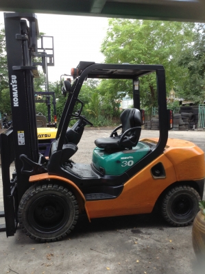 +++ ขายโฟล์คลิฟท์  KOMATSU FD30-16  รุ่น  16  (รถสภาพดี  รับประกัน)  ขนาด  3  ตัน  เครื่องยนต์ดีเซล  เสา  4  เมตร  เกียร์ออโตเมติค  งา 1,070  มม.  ยางตันครับ