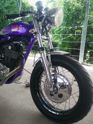 Yamaha SR400 ทรงคาเฟ่