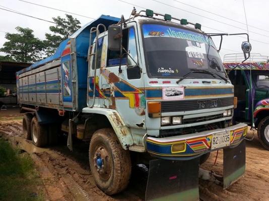 ขายดั้ม2เพลา ร็อกกี้210แรง พ.เพาเวอร์ เบรกทิฟฟี่ สภาพพร้อมใช้งาน เอกสารพร้อมโอน สนใจโทร 090-8588220คุณนะ 093-3258446คุณบิว หรือเข้าดูสินค้าอื่นๆได้ที่ www.truck.in.th/498 หรือเพจFacebook ณรงค์ ซื้อขายรถมือสอง (เว็บไซต์ส่วนตัว) หรือFacebook ตลาดรถมือสอง คุ