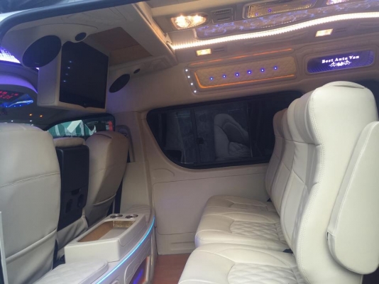 ขายรถตูแต่งวีไอพีเบาะสามแถวแอบัสท์โทร0877758887นางเสท์รถตู้ท่าพระ