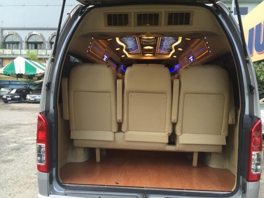 ขายรถตูแต่งวีไอพีเบาะสามแถวแอบัสท์โทร0877758887นางเสท์รถตู้ท่าพระ