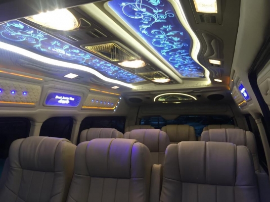 ขายรถตู้แต่งวีไอพปี13ดีเซล2.5เกียMTเบาะสามแถวแอร์บัวท์โทร0877758887นางเบสท์รถตู้ท่าพระ