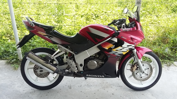 ขาย Honda CBR 150  เดิมๆ - เครื่องเดิมๆ ปกติ คลัชไม่หมด      สตาร์ทมือปกติทีเดียวติด แบตไม่เสื่อม                ไฟเลี้ยวซ้าย - ขวา ใช้ได้ ล้อแม็กสีขาว - ไฟหน้า ไฟท้าย ไฟเบรค ติดปกติ  -  รถใช้งานน้อย 30000กว่าโล - ชุดสีเดิมๆ ทะเบียนไม่ขาดต่อ ชุดโอนครับ