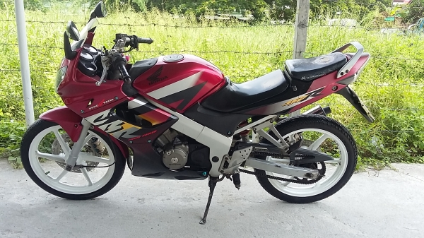 ขาย Honda CBR 150  เดิมๆ - เครื่องเดิมๆ ปกติ คลัชไม่หมด      สตาร์ทมือปกติทีเดียวติด แบตไม่เสื่อม                ไฟเลี้ยวซ้าย - ขวา ใช้ได้ ล้อแม็กสีขาว - ไฟหน้า ไฟท้าย ไฟเบรค ติดปกติ  -  รถใช้งานน้อย 30000กว่าโล - ชุดสีเดิมๆ ทะเบียนไม่ขาดต่อ ชุดโอนครับ
