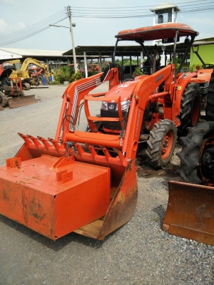ขายรถแทรกเตอร์ L3608 บุ้งกี๋ ตามสภาพ รถสวยมาก