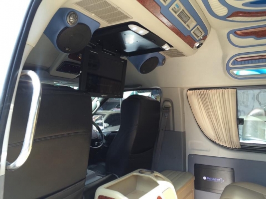 ขายรถตู้ดีเซล2.5ปี06แต่งวีไอพีเบาะสามแถวโทร0877758887นางเบสท์รถตู้ท่าพระ