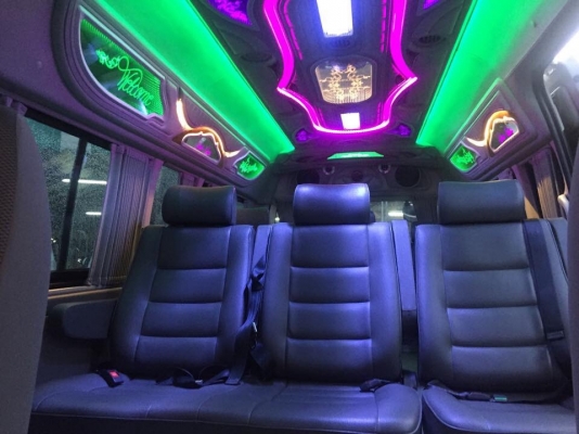 ขายดีเซล2.5ปี10เกียMTสีขายโทร0877758887นางเบสท์รถตู้ท่าพระ ขายดีเซล2.5ปี10เกียMTสีขายโทร0877758887นางเบสท์รถตู้ท่าพระ