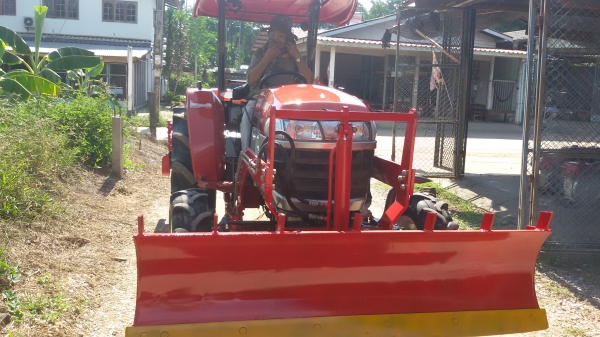 ยันม่าร์45แรงงามๆพร้อมเล้มทะเบียนบอกได้คำเดียวว่าสวยมากๆ ราคา295000บาท มีไบมีดหน้า ลอตาลี โทร0813655997อำพร พาเจริญ ต วังบัว อ คลองขลุง จ กำแพงเพชร