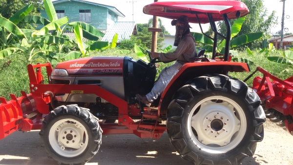 ยันม่าร์45แรงงามๆพร้อมเล้มทะเบียนบอกได้คำเดียวว่าสวยมากๆ ราคา295000บาท มีไบมีดหน้า ลอตาลี โทร0813655997อำพร พาเจริญ ต วังบัว อ คลองขลุง จ กำแพงเพชร