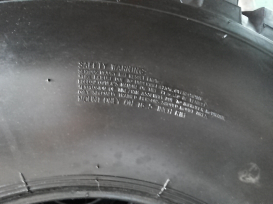 มาใหม่!!ชุดนี้สวยสุดจริงๆ ยางรถทหาร-Humvee37" 1ชุด4เส้นเพียง12,000บ. มาใหม่!!ชุดนี้สวยสุดจริงๆ ยางรถทหาร-Humvee37" 1ชุด4เส้นเพียง12,000บ.