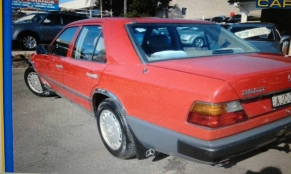 ขายคิ้วล้อ สแตนเลส BENZ 124 ขายคิ้วล้อ สแตนเลส BENZ 124