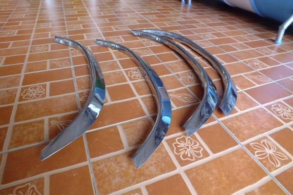 ขายคิ้วล้อ สแตนเลส BENZ 124 ขายคิ้วล้อ สแตนเลส BENZ 124