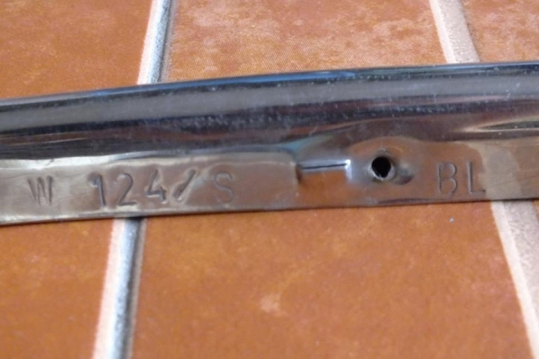 ขายคิ้วล้อ สแตนเลส BENZ 124 ขายคิ้วล้อ สแตนเลส BENZ 124