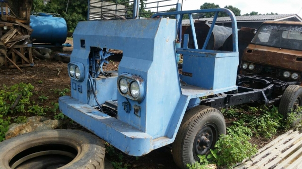 โครงอีแต๋น ไม่มีเครื่องเกียร์ โครงอีแต๋น สภาพสวยมาก ไม่มีเครื่อง+เกียร์  คัสซี 4 ล้อกลาง เพลาลอย